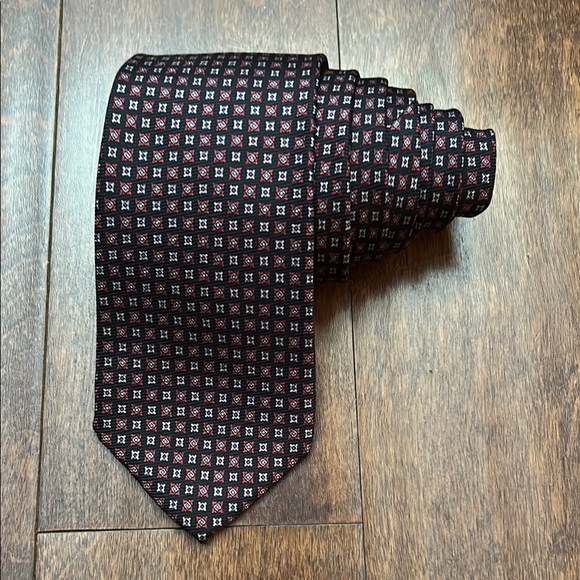 Marcus, Neiman Marcus Sophisticated Black and Red Silk Tie - Picture 1 of 10